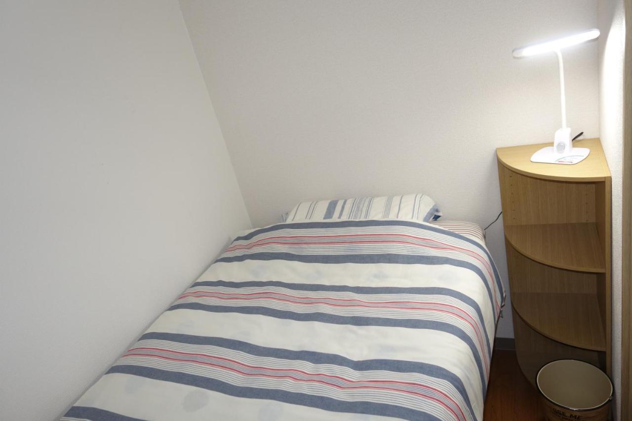 Taro's Minami Capsule hotel 2*
