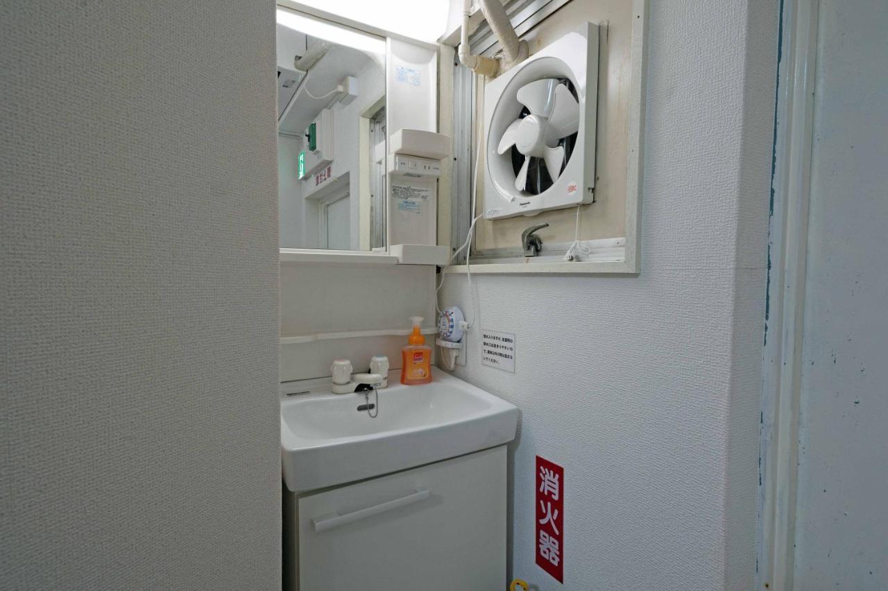 Taro's Minami Capsule hotel 2*
